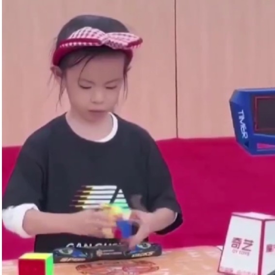 Chinese girl, 6, sets a Rubik’s Cube world record, solving it in just 4.27 seconds