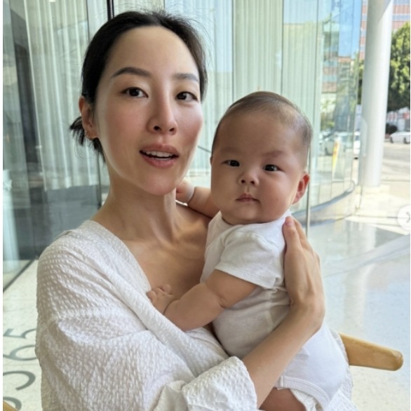 Chinese woman shares her baby's routine, including surprising Hanuman Chalisa ritual