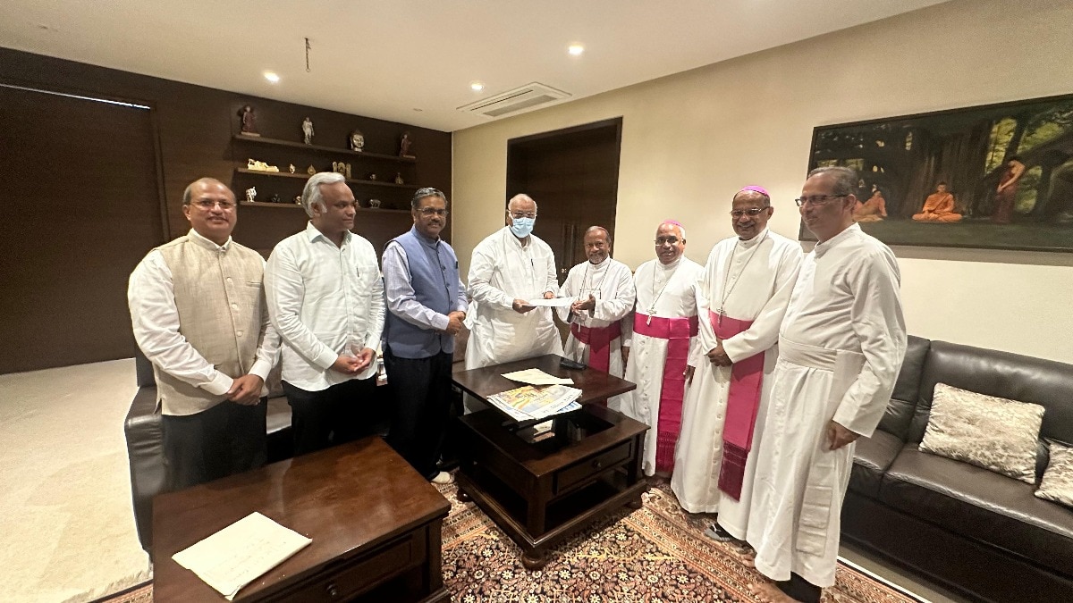 Christian leaders ask Kharge to push Karnataka anti-conversion law repeal, 1% quota