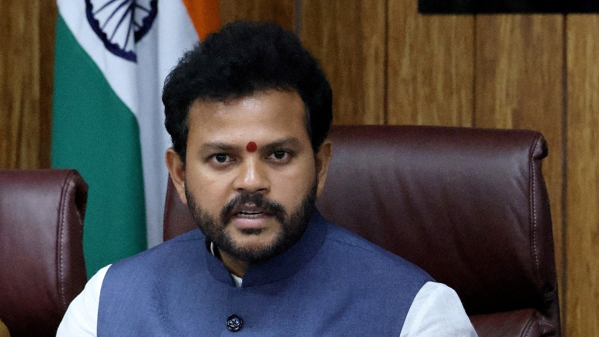 Govt to examine Adani airline plan cautiously over airport-airline conflict: Report