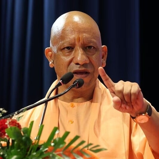 Yogi Adityanath announces Rs 5 lakh insurance, tablets for 400 UP advocates