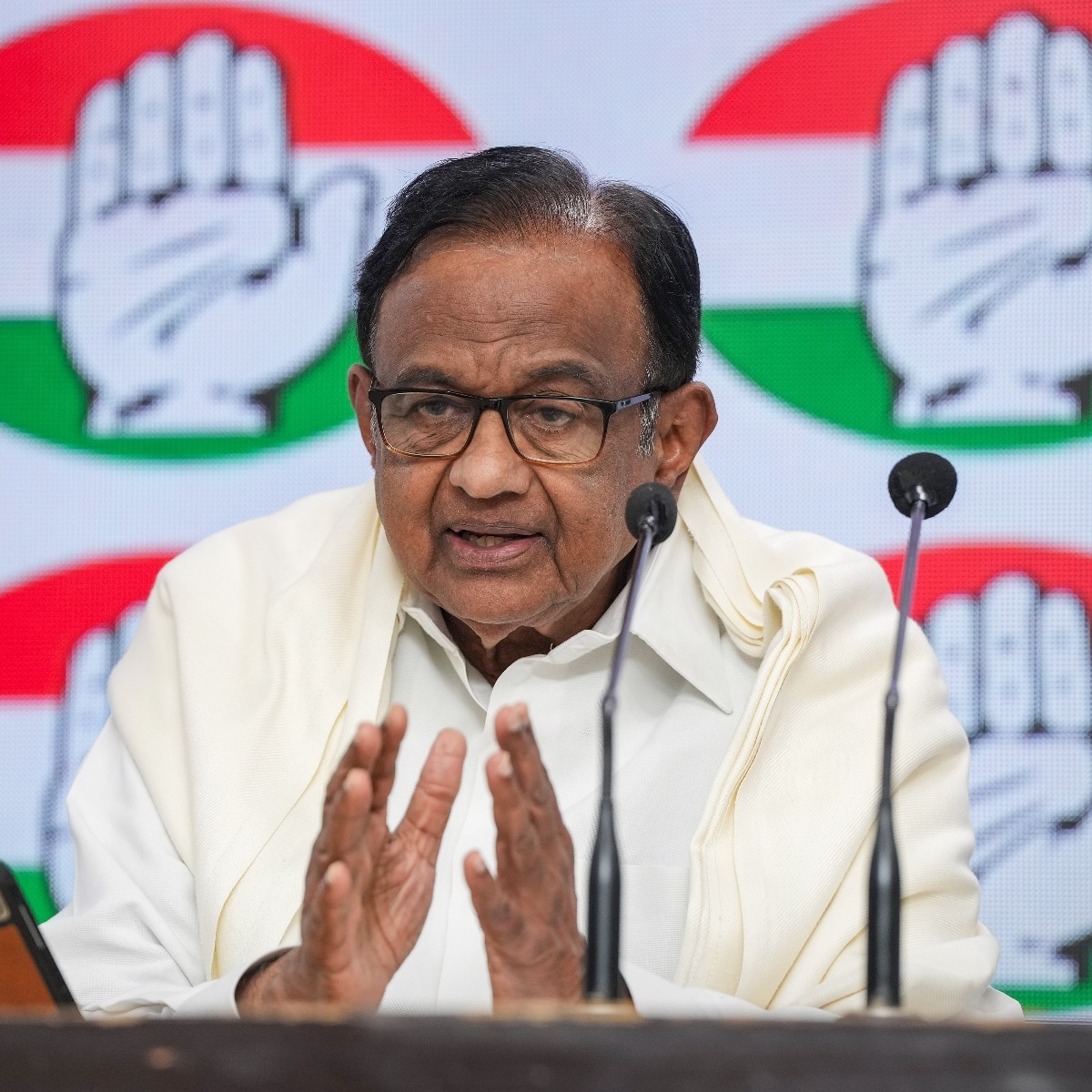 Chidambaram, Gogoi and 3 Congress MPs were on panel that backed MDR on UPI: BJP