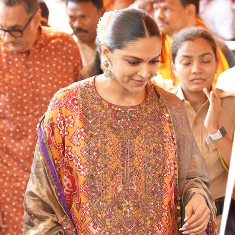 What mom-to-be Deepika Padukone wore for Siddhivinayak visit with Ranveer Singh