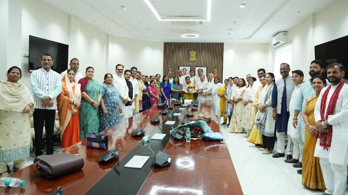 Delhi CM Rekha Gupta met various office-bearers of the MCD. Delhi CM Rekha Gupta met