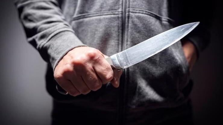 A police officer said one of the juveniles stabbed the boy in the right thigh with a knife before fleeing with his two associates. (Representative image) Delhi Stabbing Case
