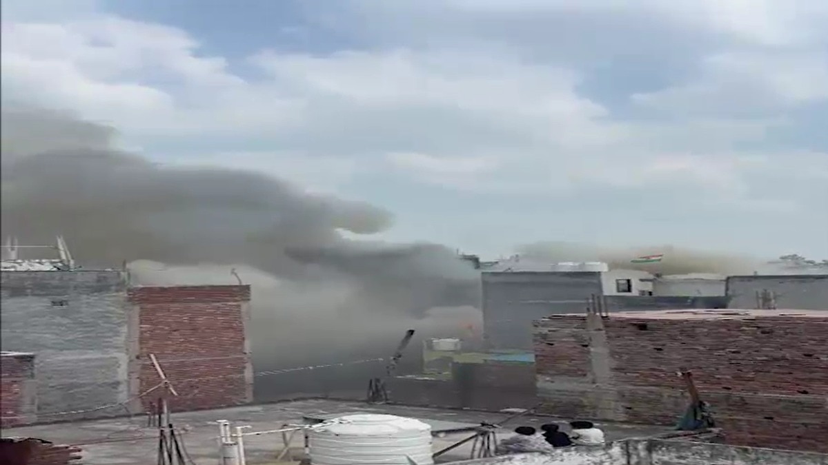2 killed as blaze erupts in Delhi warehouse, 15 fire tenders at spot