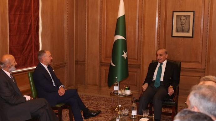 Pakistani Prime Minister Shehbaz Sharif met executives from Rothschild and Co, during his visit to London. (Image: PMO Pakistan) Doob Maro: Pak PM seeks financial advice from 'Israel-founding' Rothschild, draws fire