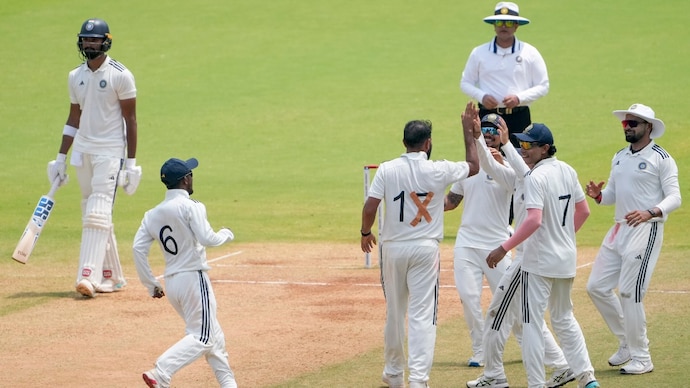 Mohammed Shami struck twice as East Zone kept South Zone under pressure. (Photo: PTI) Duleep Trophy, South Zone vs East Zone, Chennai