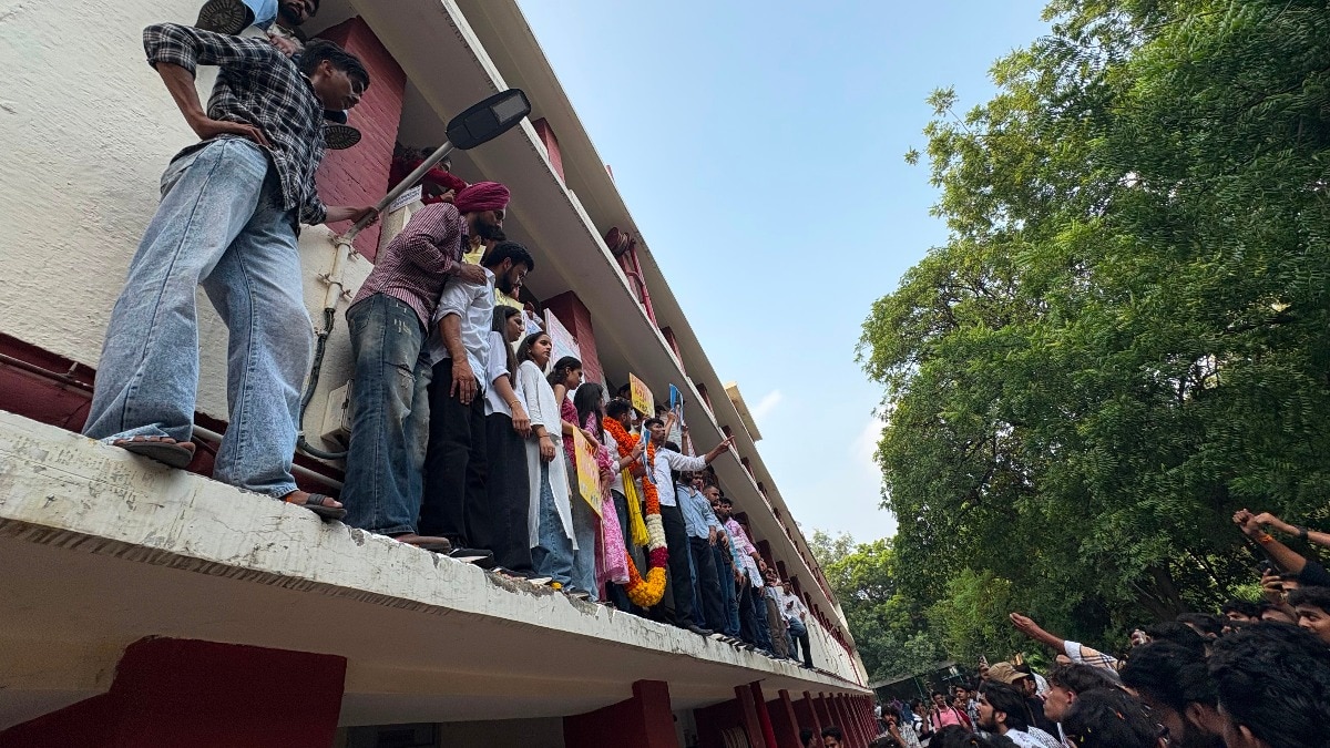 Defenders, Porsches, chai and Gen Z: Delhi University's battle beyond ABVP vs NSUI