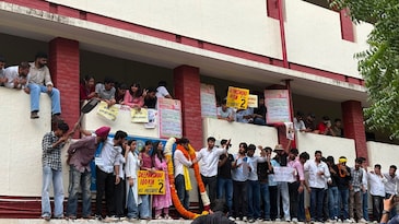Defenders, Porsches, chai and Gen Z: Delhi University's battle beyond ABVP vs NSUI Defenders, Porsches, chai and Gen Z: Delhi University's battle beyond ABVP vs NSUI