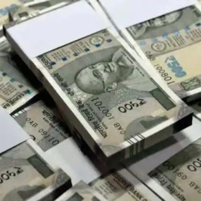 Meerut FIR after fake notes worth Rs 4.63 lakh found in Axis Bank chest