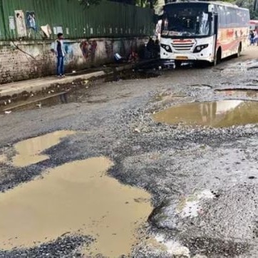 Bengaluru introduces jet patchers to fix potholes without disrupting traffic