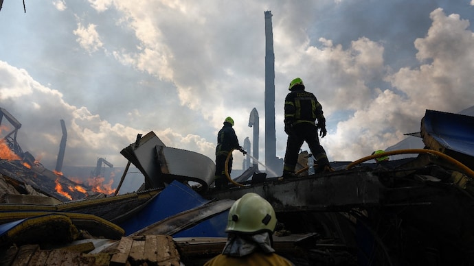 Firefighters work at a site hit by a Russian drone strike in the town of Brovary, amid Russia’s attack on Ukraine, in Kyiv region, September 4, 2026 Firefighters work at a site hit by a Russian drone strike in the town of Brovary, amid Russia’s attack on Ukraine, in Kyiv region, September 4, 2026