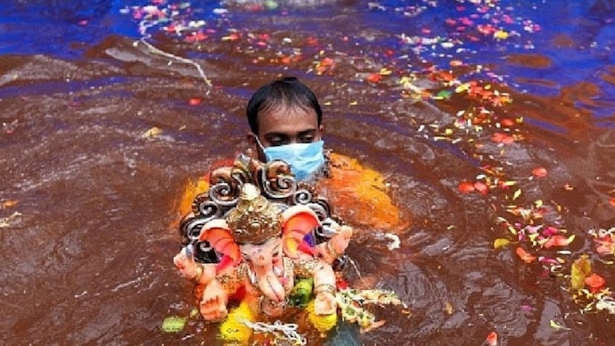 Ganesh Visarjan 2026: Date and shubh muhurat (Image: ITG) गणेश उत्सव के अलग-अलग दिनों में श्रद्धालु अपनी परंपरा के तहत मूर्तियों का विसर्जन करते हैं