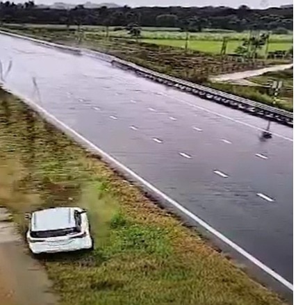 CCTV: BJP MLA's SUV skids after tyre bursts on UP's Ganga Expressway