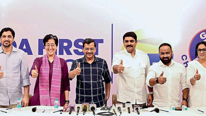 ‘GOA FIRST’: AAP leaders Arvind Kejriwal and Atishi with other Goa political leaders in Panaji, Sept. 13 (Photo: IANS)