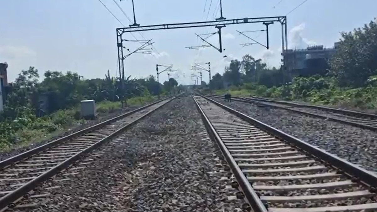 Teen found dead on railway track after allegedly strangling friend in UP's Gorakhpur