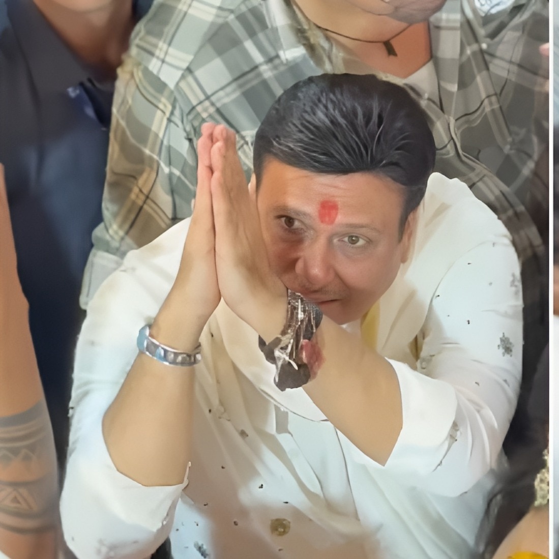 Govinda seeks blessings at Lalbaugcha Raja with co-star Komal Rani Swarnkar