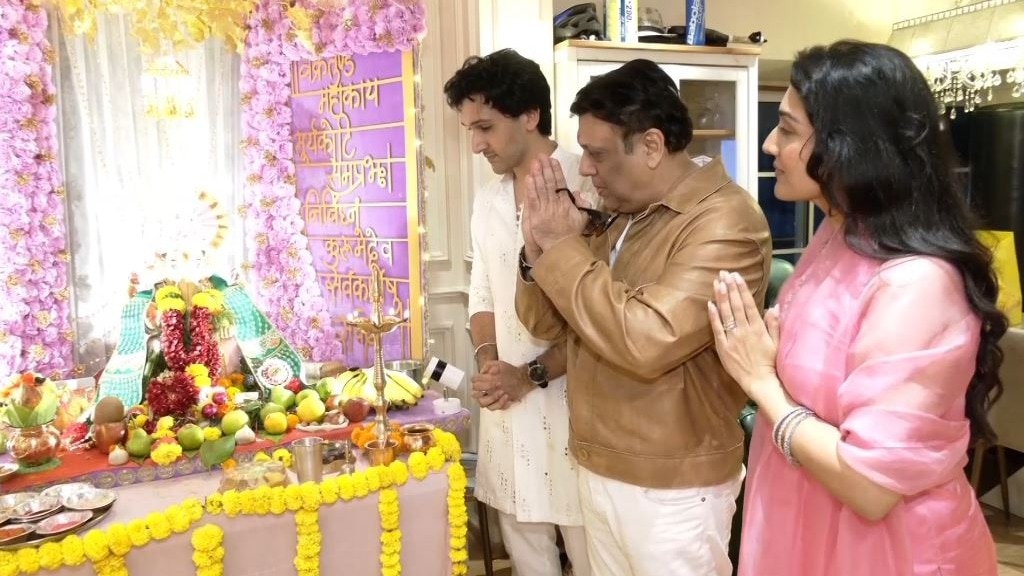 Govinda joins Tina, Yashvardhan for Ganpati darshan, Ssunita skips family pic