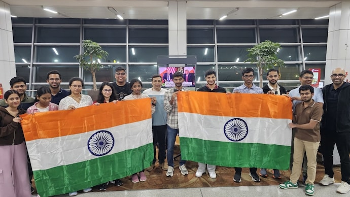 Gukesh and Co. have been left stranded in Uzbekistan ( Image: X/@ChessbaseIndia) Gukesh, R Praggnanandha, Srinath Narayanan
