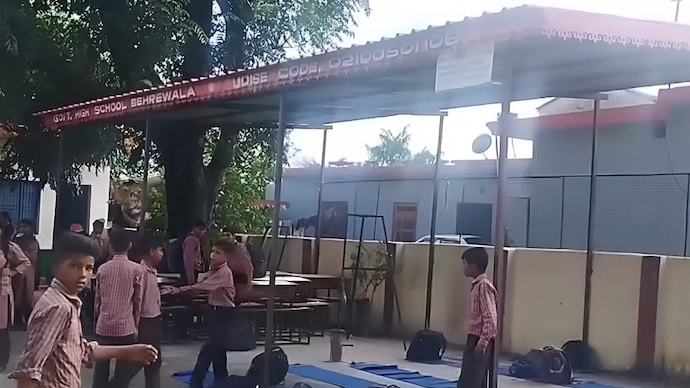 Himachal Pradesh schools: Sirmaur students study under tin sheds, classrooms without teachers (Photo: Screengrab/ITG video) Himachal Pradesh schools: Sirmaur students study under tin sheds, classrooms without teachers