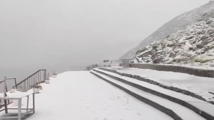 Himalayas turn white: Season's first snowfall blankets Uttarakhand's Chamoli Himalayas turn white: Season's first snowfall blankets Uttarakhand's Chamoli