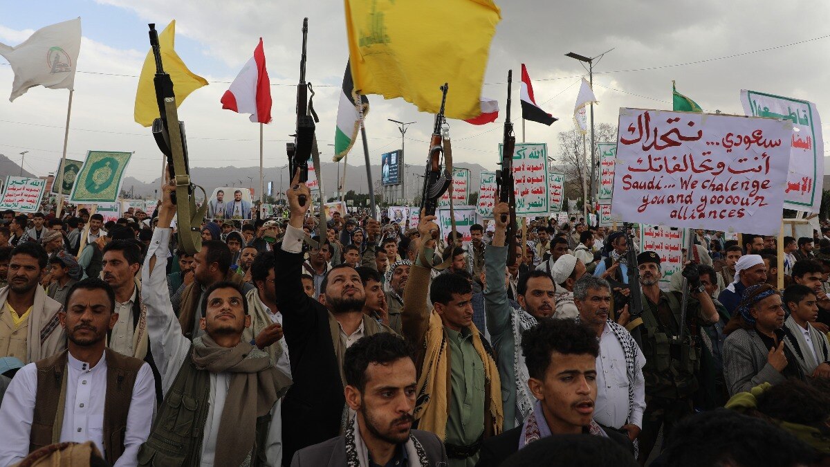 Houthi supporters attend a rally against the Saudi-led coalition Yemen. (Images: AP)