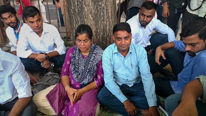 Ravindra Wakode and Sonali Wakode, parents of B. Tech student Sahil Wakode, who allegedly died by suicide at the IIT Bombay campus, protest in Mumbai on Thursday, September 24, 2026. (PTI Photo) IIT Bombay