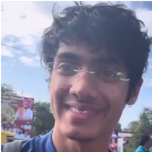 Indian man confronts social anxiety in emotional vlog that has moved thousands