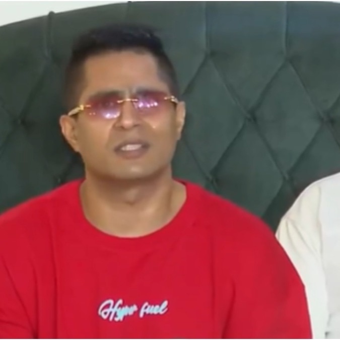 Watch: Raja D King hosts iPhone langar at bungalow, gives away 10, promises 100