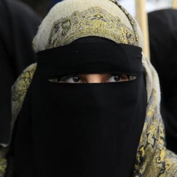 Italy to ban burqa and niqab in schools, cap number of foreign students per class