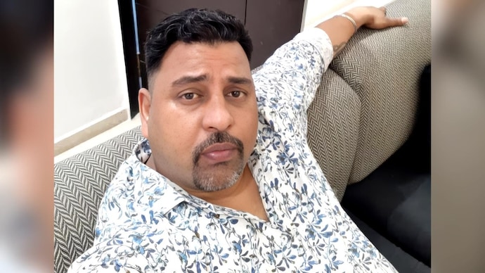 The victim has been identified as 48-year-old Manjeet Singh. Kalkaji murder