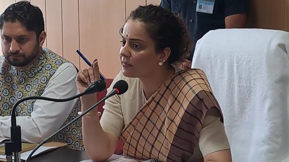 Don't give me jumlas: Kangana Ranaut raps Mandi officials over unspent MP funds
