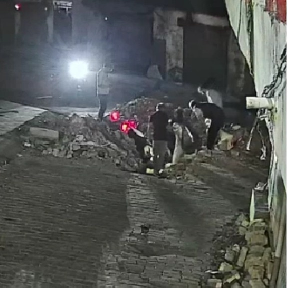 Kanpur delivery man on bike falls into open sewer pit, deadly fall caught on camera