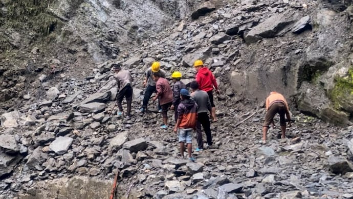 Rudraprayag: People clear debris near Chirbasa helipad after the Kedarnath walking route was blocked following rainfall, in Rudraprayag, Uttarakhand. (Photo- PTI)