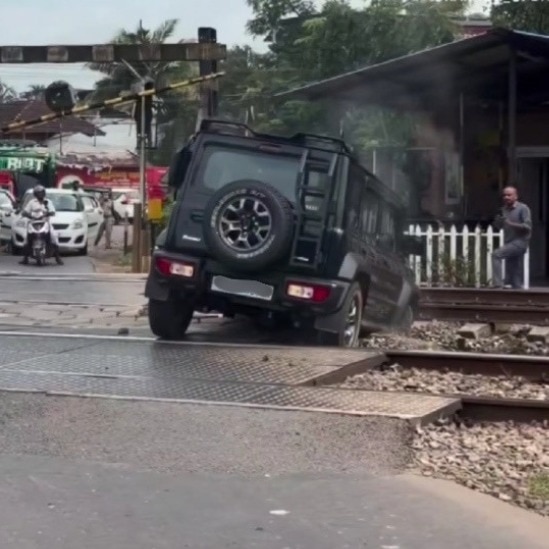 Kerala driver struggles to free car stuck on railway track, abandons it as train nears