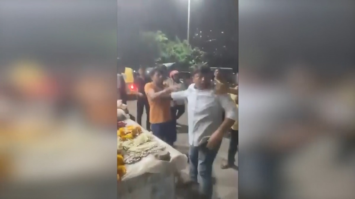 TMC Mamata camp clashes with BJP workers in Kolkata over party office occupation