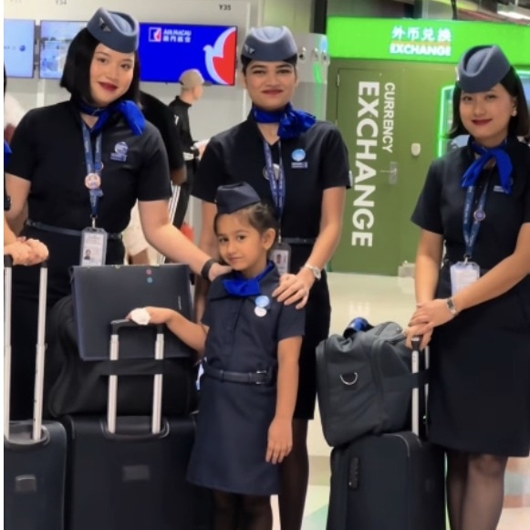 Little girl dressed up as IndiGo flight attendant gets to live her cabin-crew dream