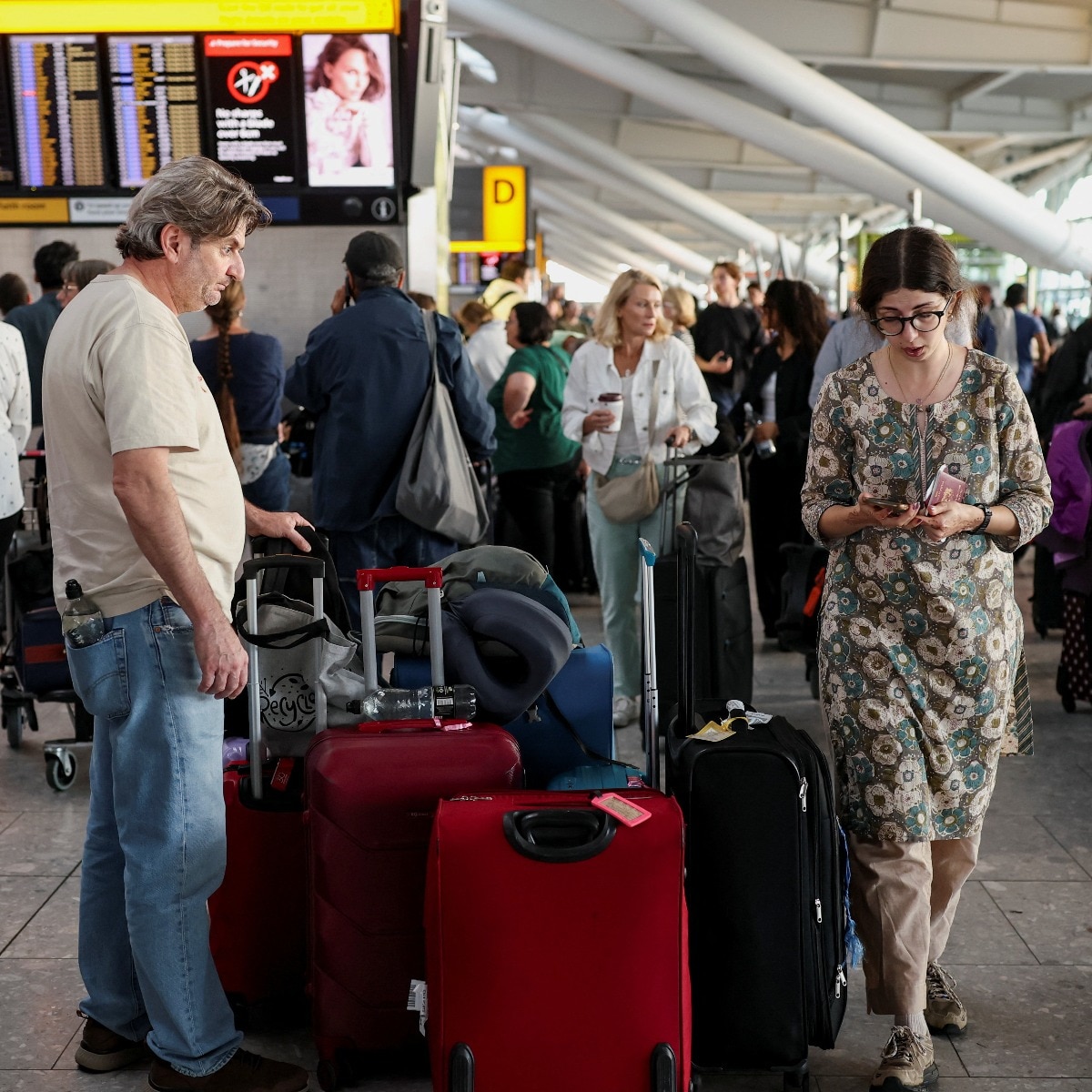 Hundreds of flights affected as air traffic control glitch hits UK airports again
