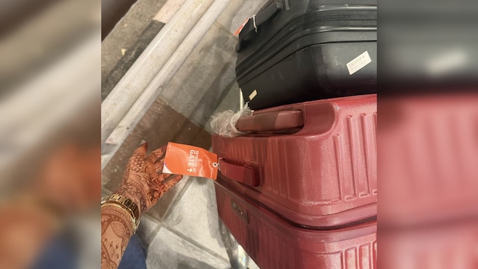 A passenger praised Akasa Air for letting her board after delay. (Photo: @rashmikothari98/X) luggage