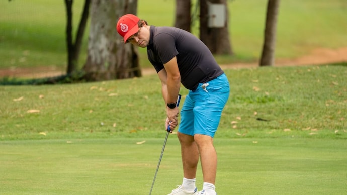 Carlsen looked to be fully focussed during the golf outing (Courtesy: Global Chess League) Magnus Carlsen