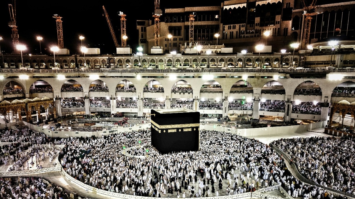 Warning sounded in Mecca as missiles fired amid Saudi-Houthi conflict