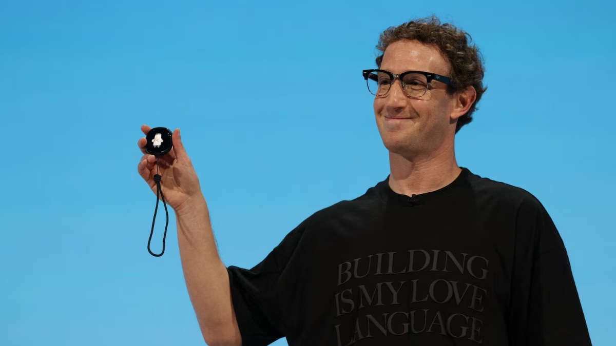 Mark Zuckerberg launches perv-free glasses and puts Muse AI inside a keychain