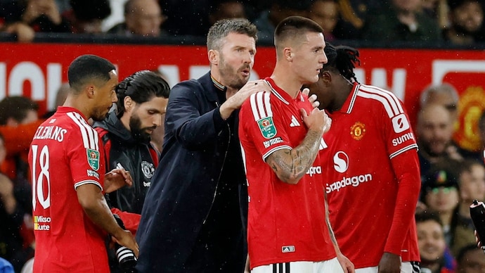 United surrendered a two-goal lead in their League Cup defeat. (Reuters Photo) Michael Carrick,Benjamin Sesko, Youri Tielemans
