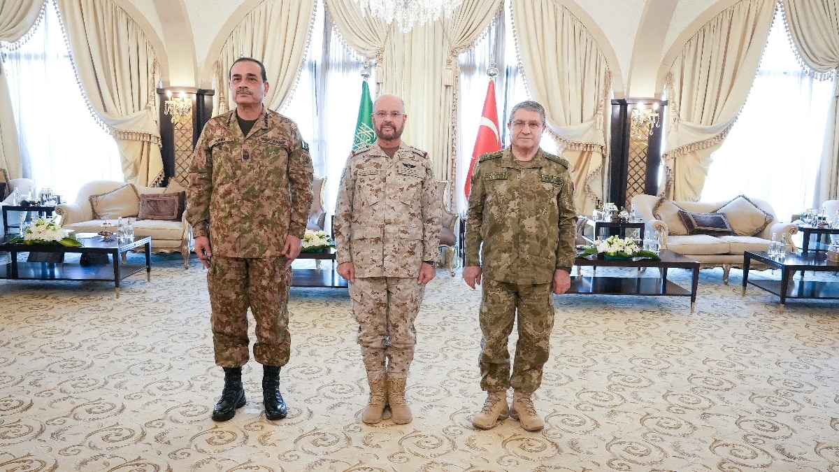 Pakistan, Saudi Arabia, Turkey defence chiefs meet in Riyadh amid regional tensions