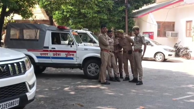 UP woman moves in with female partner she met on Instagram, leaves husband, 3 kids