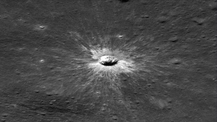 The crater formed on the Moon’s eastern edge sometime between April 11 and May 22, 2024. (Photo: Nasa) Moon crater discovered