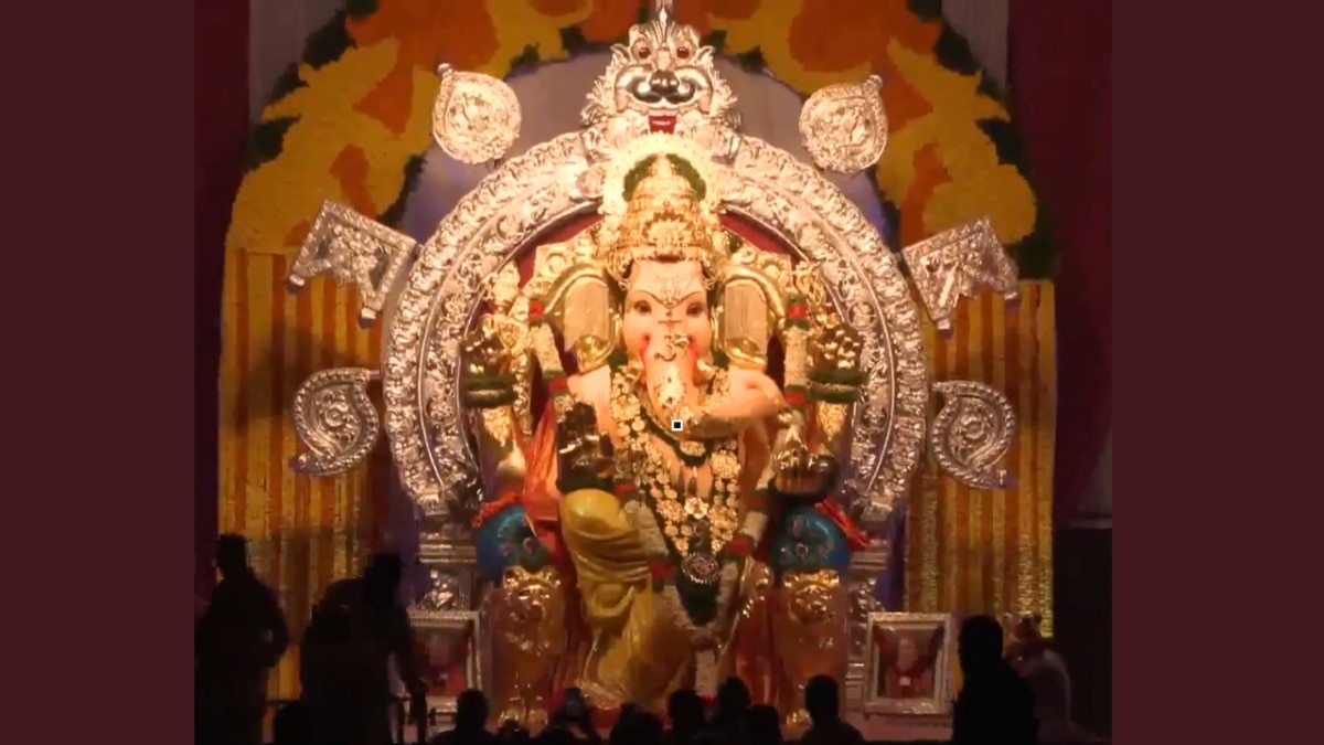 The GSB Mahaganpati idol was unveiled at King's Circle in Mumbai ahead of the Ganeshotsav festival. (Credit: ANI)
