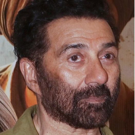 Sunny Deol to Rajpal Yadav, Bollywood pays tribute to Welcome actor Mushtaq Khan