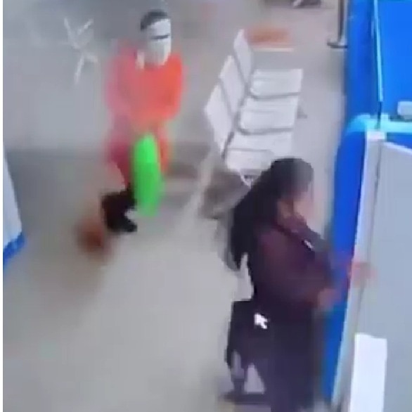 Nagpur man throws chilli powder into SBI staff's eyes, escapes with Rs 4 lakh